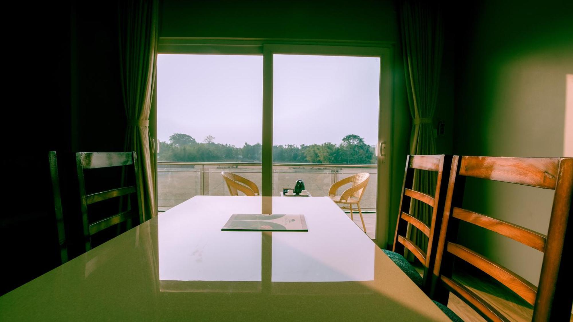 Finn'S Weaver Resort, Kaziranga Exterior photo