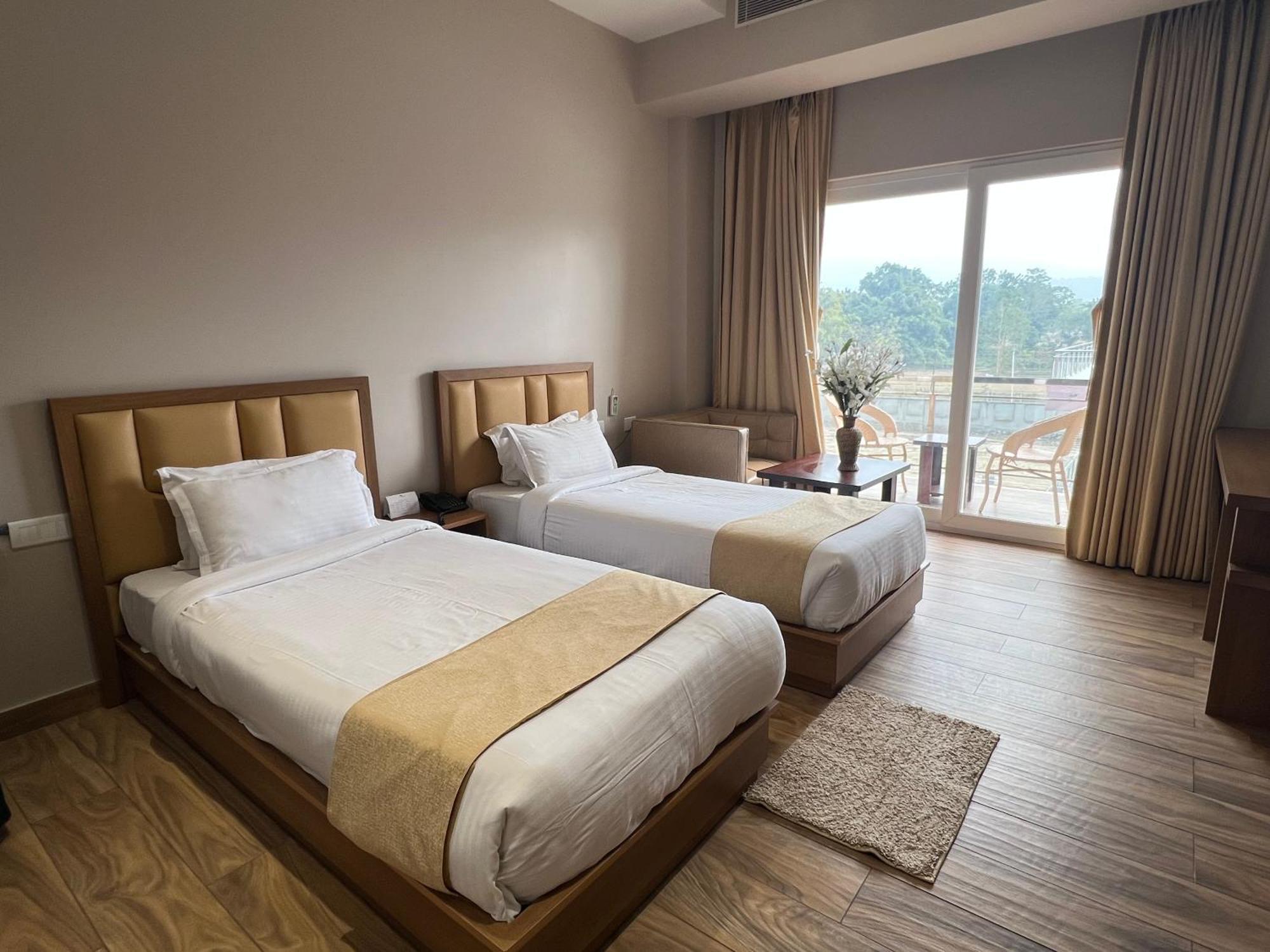 Finn'S Weaver Resort, Kaziranga Exterior photo