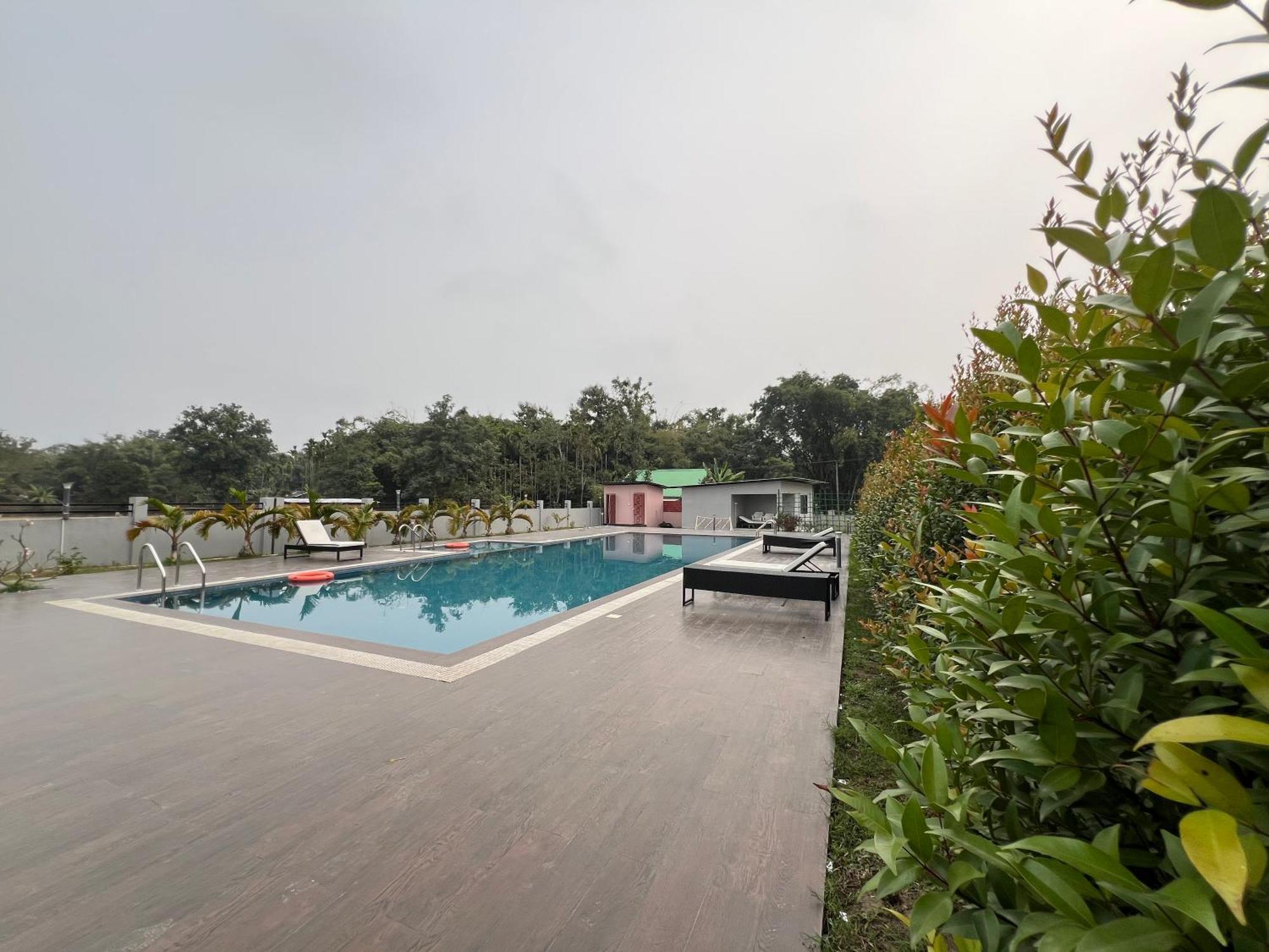 Finn'S Weaver Resort, Kaziranga Exterior photo