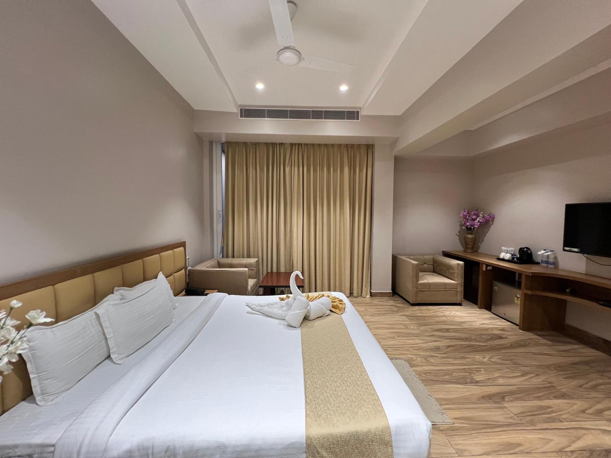Finn'S Weaver Resort, Kaziranga Exterior photo